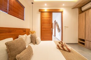 4 bedrooms, iron/ironing board, travel cot, free WiFi - Luxurious 4BR Haven, Steps to Opulent Finns Beach, Canggu (Canggu)