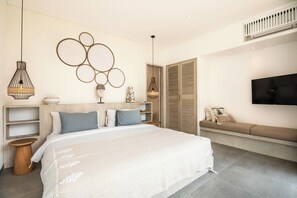4 bedrooms, iron/ironing board, free WiFi, bed sheets - Chic 4BR Villa, Canggu Hub, 800m to Beach Bliss (Kecamatan Kuta Utara)