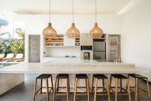 Fridge, microwave, oven, stovetop - Chic 4BR Villa, Canggu Hub, 800m to Beach Bliss (Kecamatan Kuta Utara)