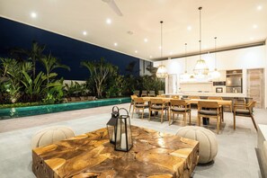 Dining - Chic 4BR Villa, Canggu Hub, 800m to Beach Bliss (Kecamatan Kuta Utara)