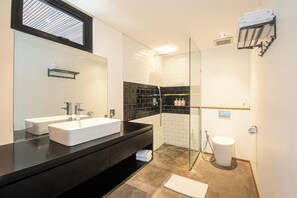 Hair dryer, towels - Expansive Loft 200m from Canggu Beach Haven<br>Part of Noma Estate (Pererenan)