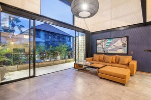 Smart TV, offices - Modern Duplex 200m from Canggu Blissful Beach (Pererenan)