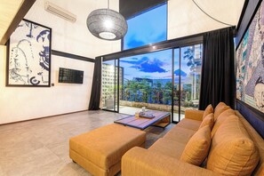 Smart TV, offices - Modern Duplex 200m from Canggu Blissful Beach (Pererenan)