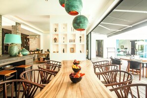 Dining - Modern 3BR Villa, 200m to Canggu Beach Bliss (Canggu)