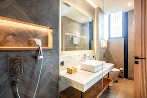 Hair dryer, towels - Stylish 5BR Beach Villa, 200m in Boho Canggu (Pererenan)