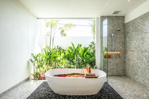 Hair dryer, towels - Luxury 5BR Villa, 200m to Brawah's Beach Bliss (Canggu)