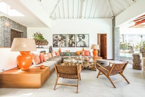 Lobby - Dreamy 5BR Haven, 200m to Berawa's Blissful Beach (Canggu)