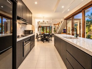 Private kitchen - Exquisite 2BR Villas, Brawah, 300m to Beach (Kuta Utara)