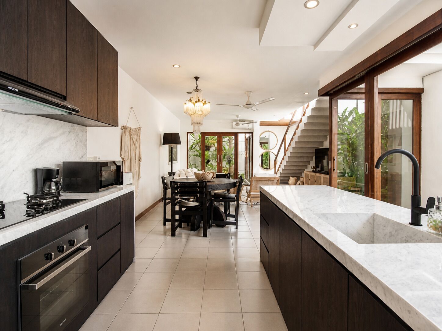 Fridge, oven, stovetop, coffee/tea maker