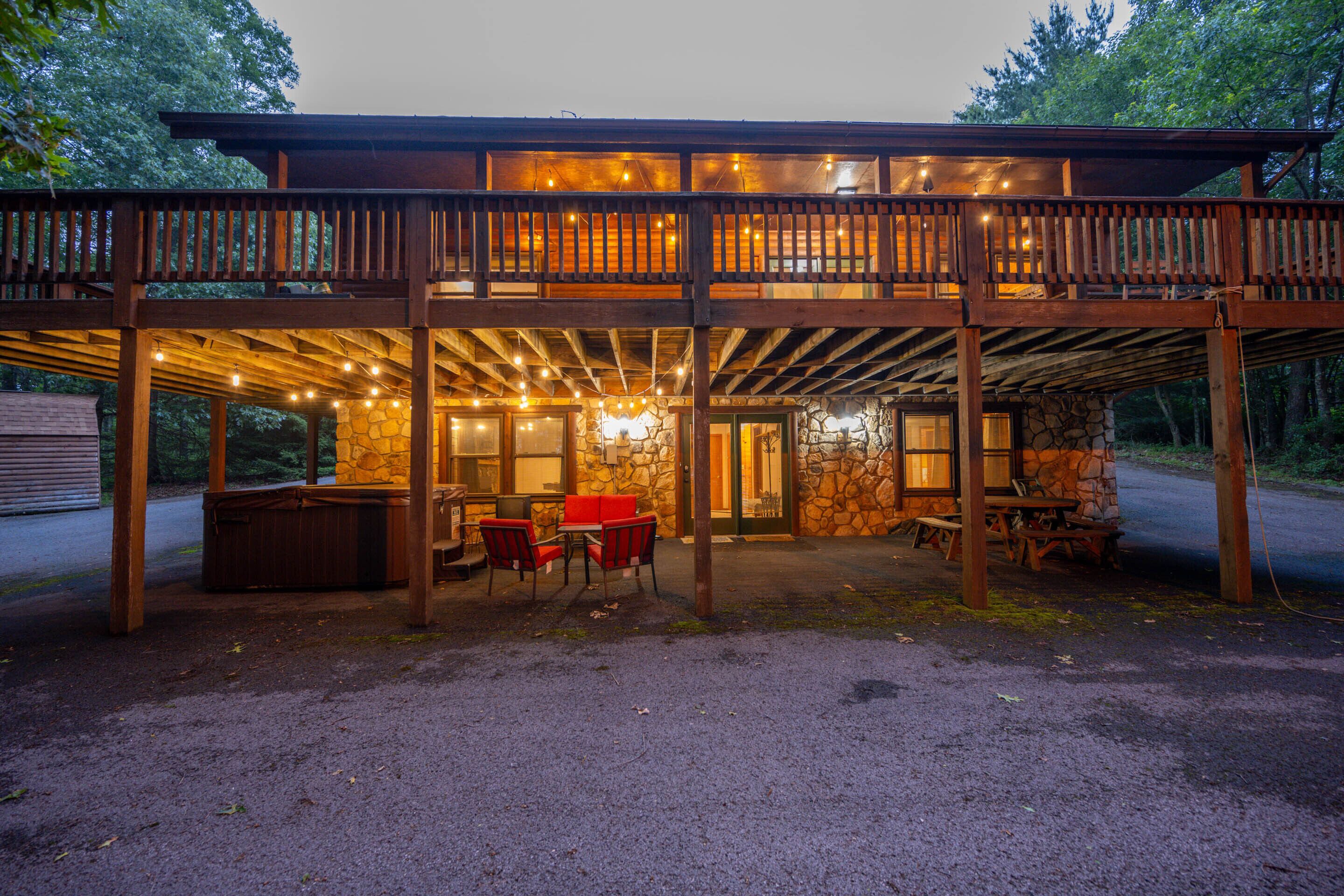 Zen Den | Serene Views, Outdoor Living, Hot Tub + Pool Table!
