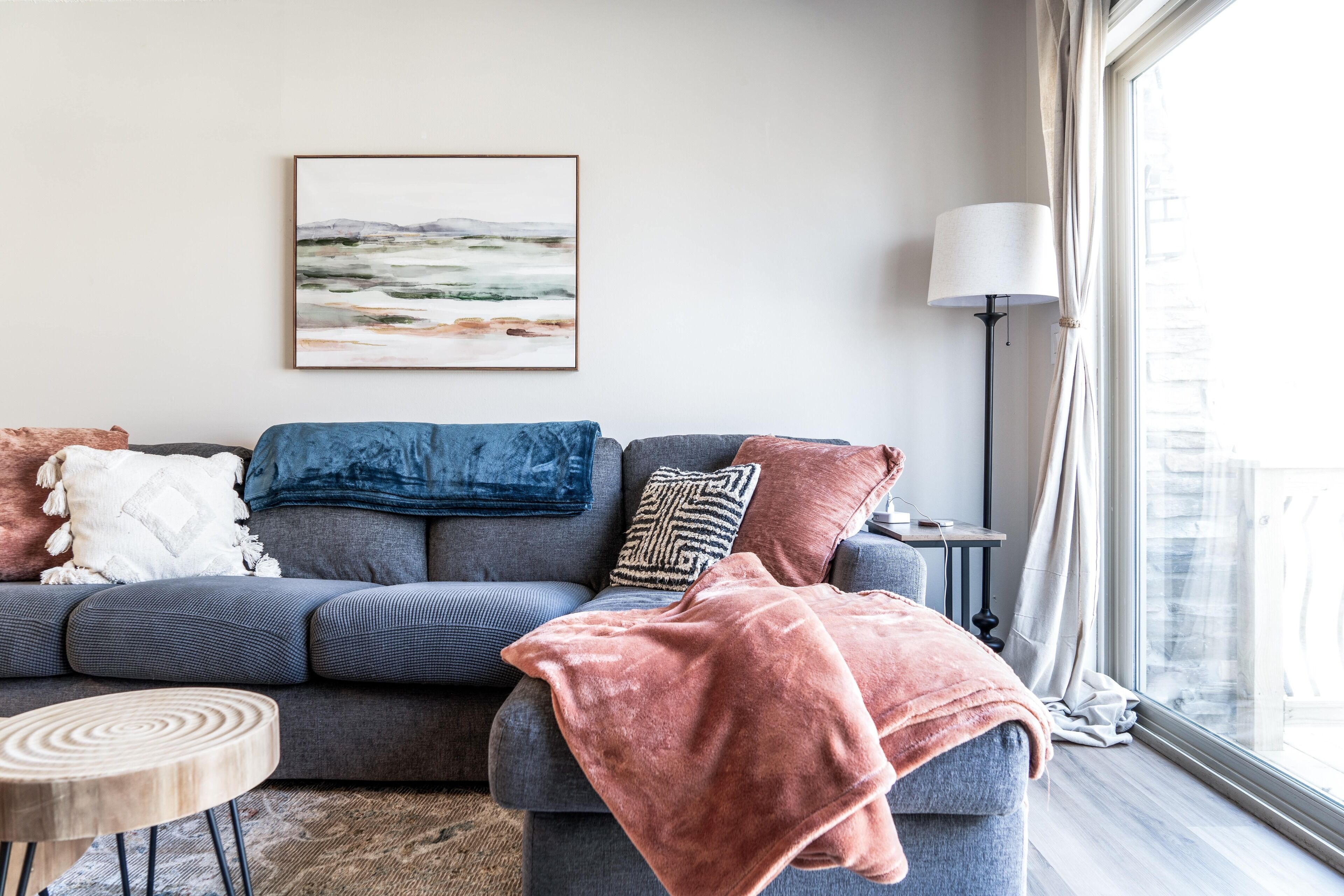 The Overbrook – Charming 2BR Pet-Friendly Condo in Lake Geneva