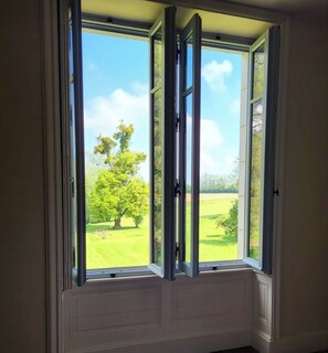 1 dormitori, roba de llit d'alta qualitat i cortines opaques 