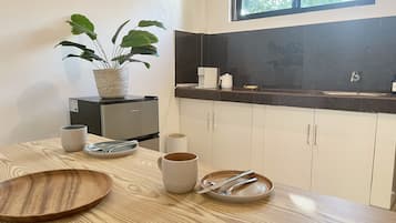 Peti sejuk mini, dapur, periuk nasi