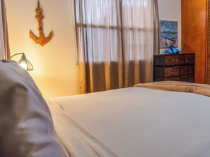 3 habitaciones, tabla de planchar con plancha, wifi y ropa de cama