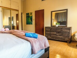 3 bedrooms, iron/ironing board, WiFi, bed sheets - Spacious Casa for 7 - Country - Pool - Views (Naguabo)