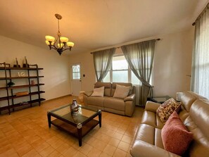 Smart TV, mesa de pingue-pongue