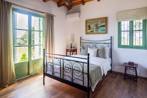 2 bedrooms, iron/ironing board, WiFi, bed sheets - Green house on the hill (Ermioni)