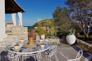 Outdoor dining - Green house on the hill (Ermioni)