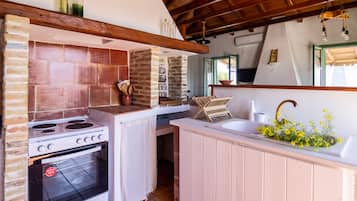 Kühlschrank, Ofen, Herdplatte, Wasserkocher