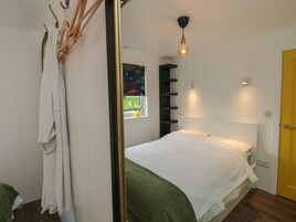 2 bedrooms, individually decorated, individually furnished, free WiFi