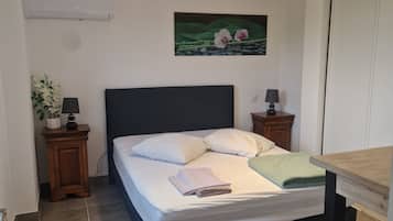 1 bedroom, travel cot, free WiFi, bed sheets