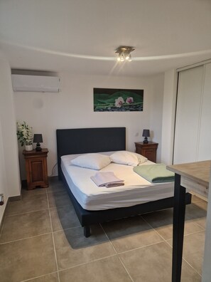 1 habitación, cuna de viaje, wifi gratis y ropa de cama
