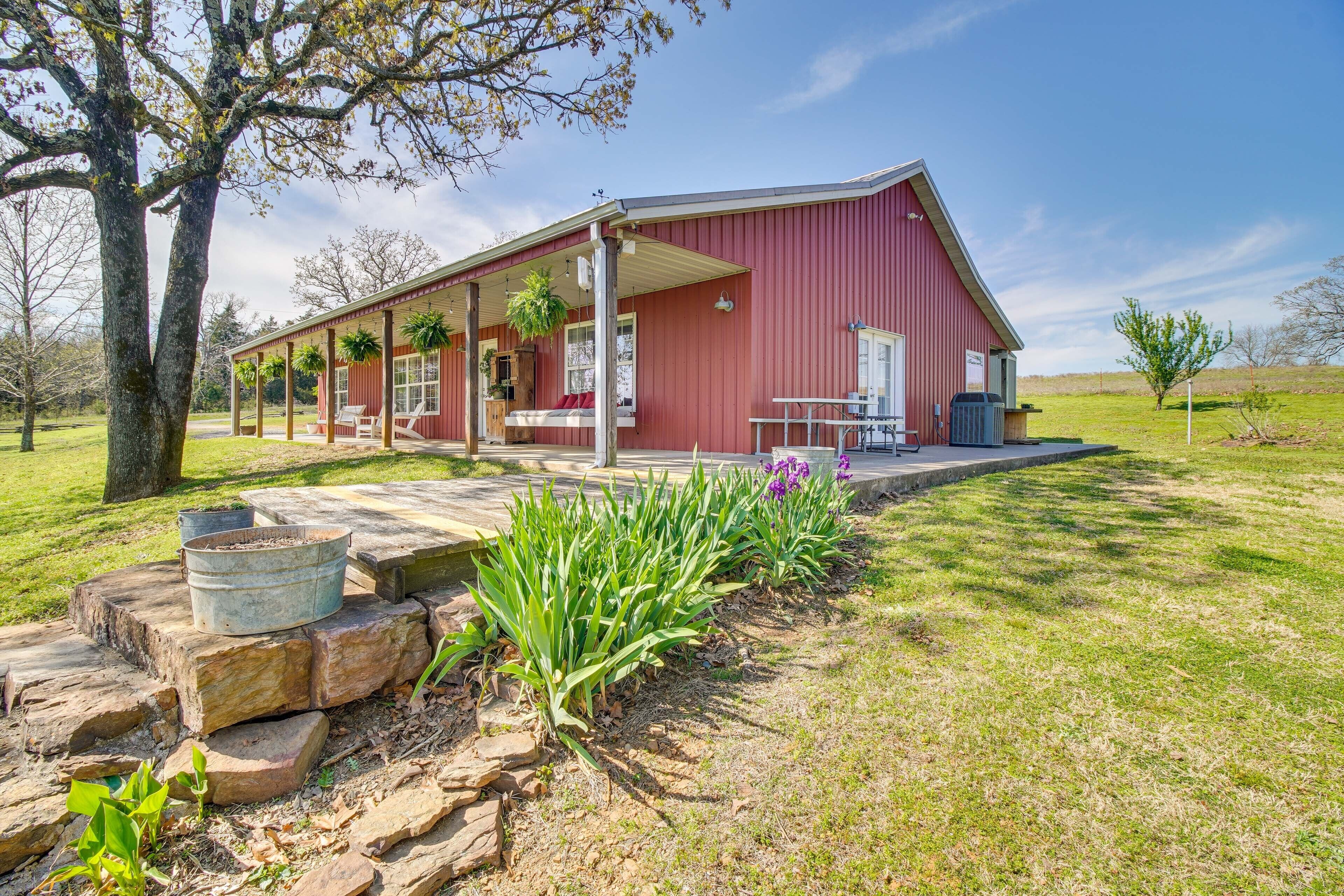 Peaceful Cameron Getaway ~ 5 Mi to Poteau!