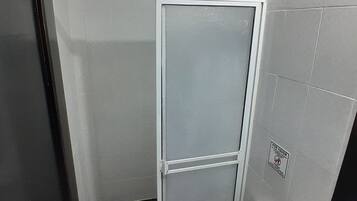 Standard Room | Bathroom | Towels, toilet paper