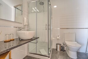 Superior Double Room | Bathroom - Fika Guest House (Nazaré)