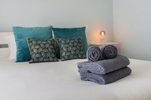 Superior Double Room | Free WiFi, bed sheets - Fika Guest House (Nazaré)