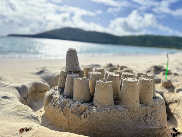 Camastros y toallas de playa