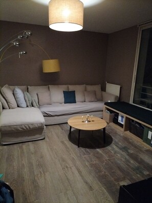 Fernseher, Bücher, Drucker