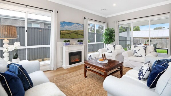 Smart TV, chimenea y tenis de mesa 