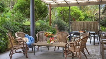 Satinwood – classic & central hideaway