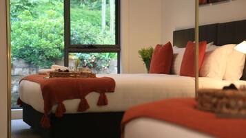 4 bedrooms, travel cot, WiFi, bed sheets