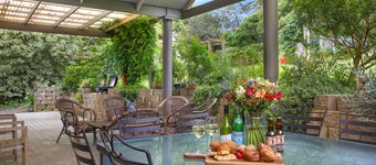 Satinwood – classic & central hideaway