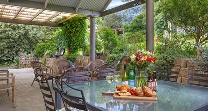 Satinwood – classic & central hideaway