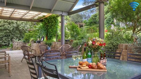 屋外ダイニングエリア