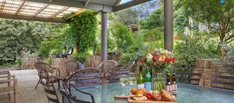 Satinwood – classic & central hideaway