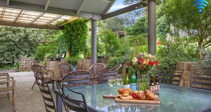 Satinwood – classic & central hideaway