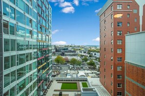 Exterior - Hobson's Apartment with Pool and View (Auckland CBD)