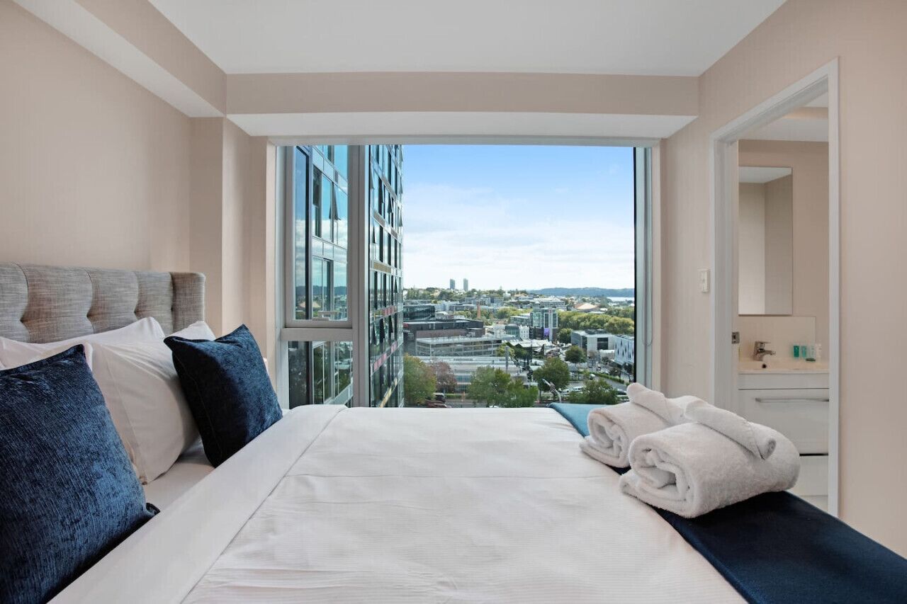 2 عدّة غرف نوم ومكواة/لوح كي وواي فاي مجانًا وملاءات أسرّة