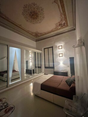 2 bedrooms, desk, iron/ironing board, travel cot