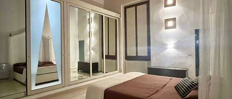 2 chambres, bureau, fer et planche à repasser, lit parapluie