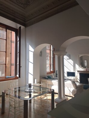 Smart TV, fireplace - Piazza santa croce, uffizzi, luxury apartment in historic building (Firenze)