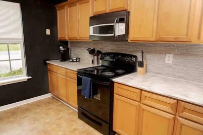 Quiet Family Sized Duplex in a Quiet Subdivision
20 minutes from Wild Adventures