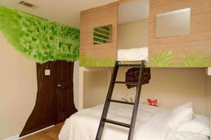 3 chambres, fer et planche à repasser, Wi-Fi, draps fournis