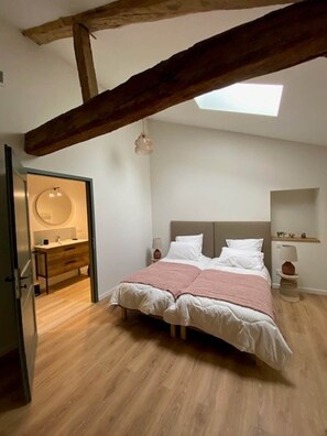 5 chambres, fer et planche à repasser, Wi-Fi gratuit, draps fournis