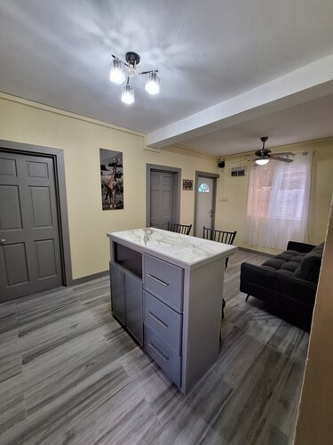 Ackee Green Rental - 2 bedrooms/5 mins from Beach/Shopping Malls/Street Party