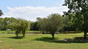 A park with a pond, trees, and a gazebo. - Coin de Paradis en Bord de Dordogne 4 (La Riviere)